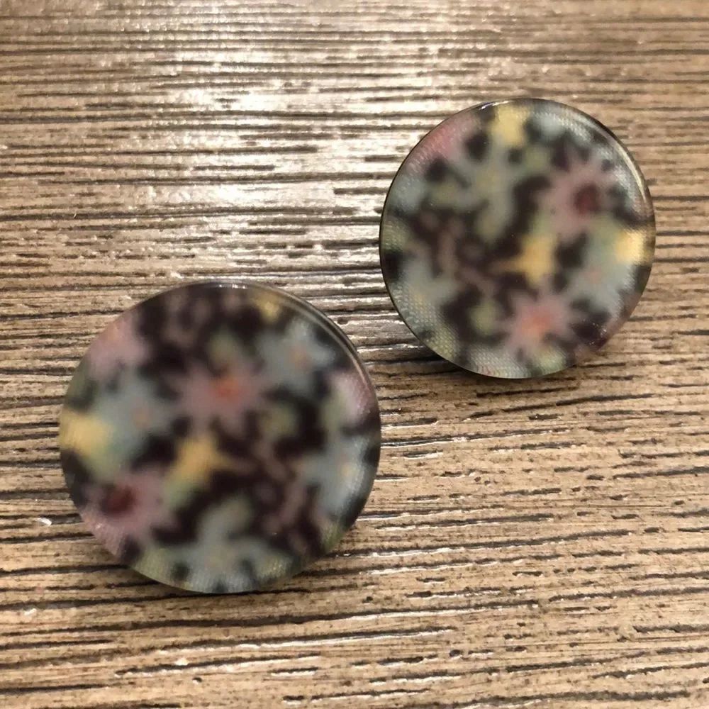 Vintage Avon 1986 “Country Garden” Acrylic Floral Print Button Earrings